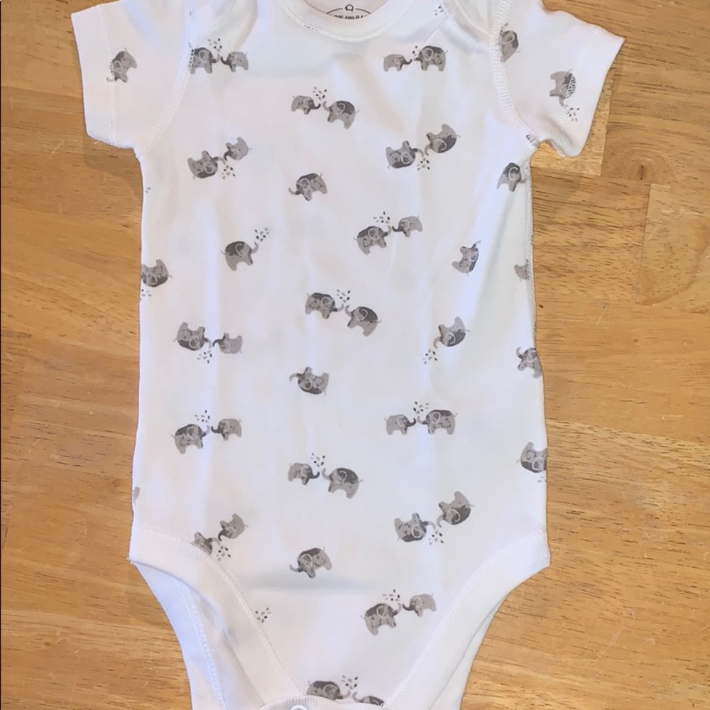 3-6m moon and back elephant onesie